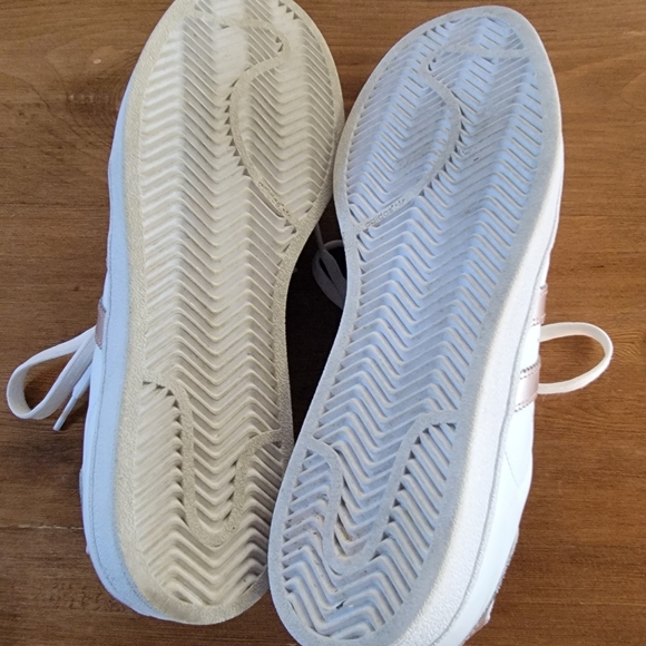 Adidas Rose Gold Superstar - Picture 6 of 7